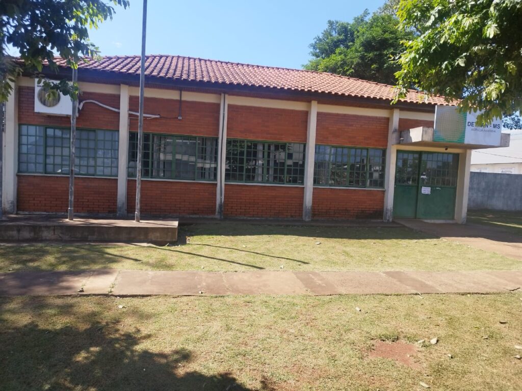Lia Nogueira pede reforma e modernização do DETRAN de Amambai Lia Nogueira pede reforma e modernização do DETRAN de Amambai