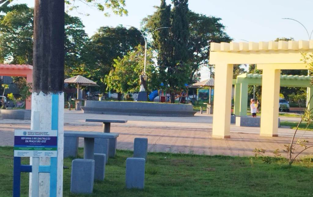 Vereadora Janete pede banheiros e academia ao ar livre na Praça São José em Amambai Vereadora Janete pede banheiros e academia ao ar livre na Praça São José em Amambai