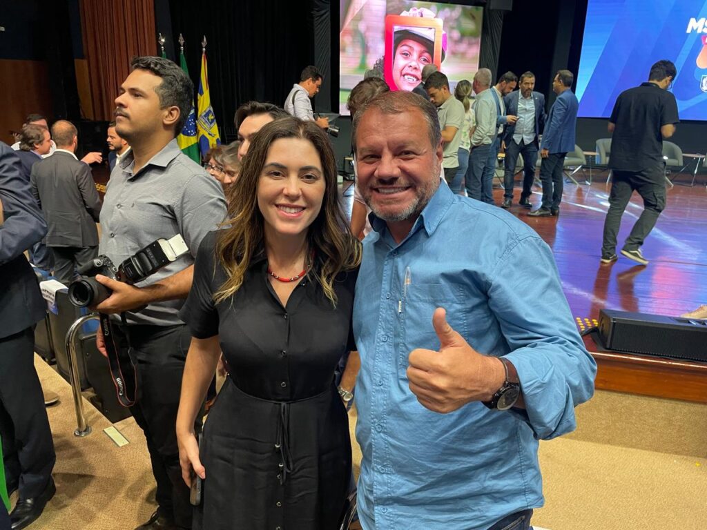 Donizete destaca conquista, junto ao Governo do Estado, de R$ 15 milhões para pavimentação asfáltica em Paranhos Donizete destaca conquista, junto ao Governo do Estado, de R$ 15 milhões para pavimentação asfáltica em Paranhos