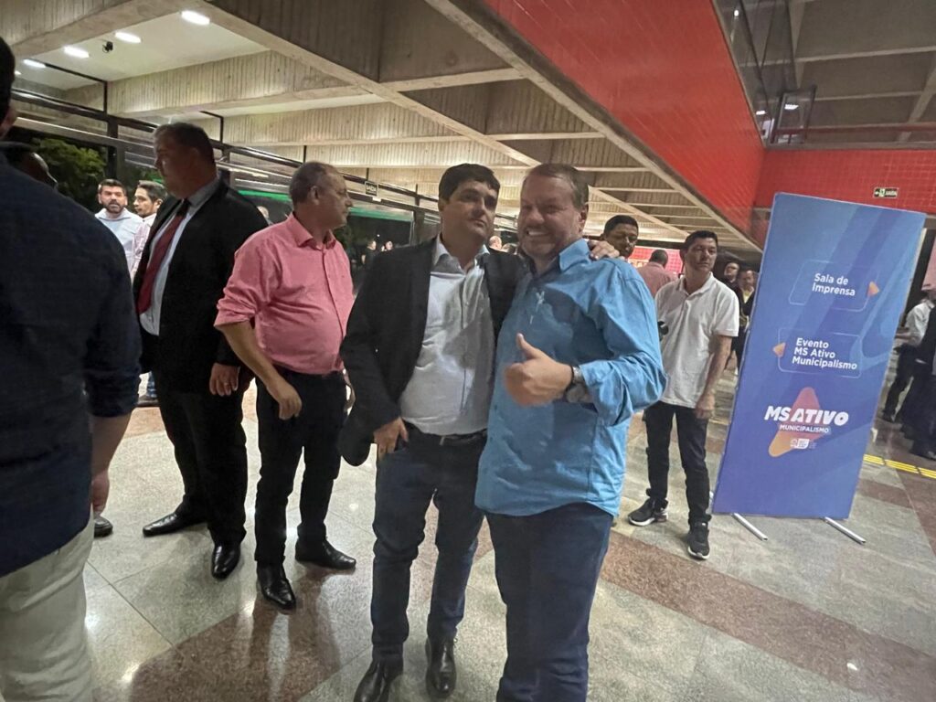 Donizete destaca conquista, junto ao Governo do Estado, de R$ 15 milhões para pavimentação asfáltica em Paranhos Donizete destaca conquista, junto ao Governo do Estado, de R$ 15 milhões para pavimentação asfáltica em Paranhos