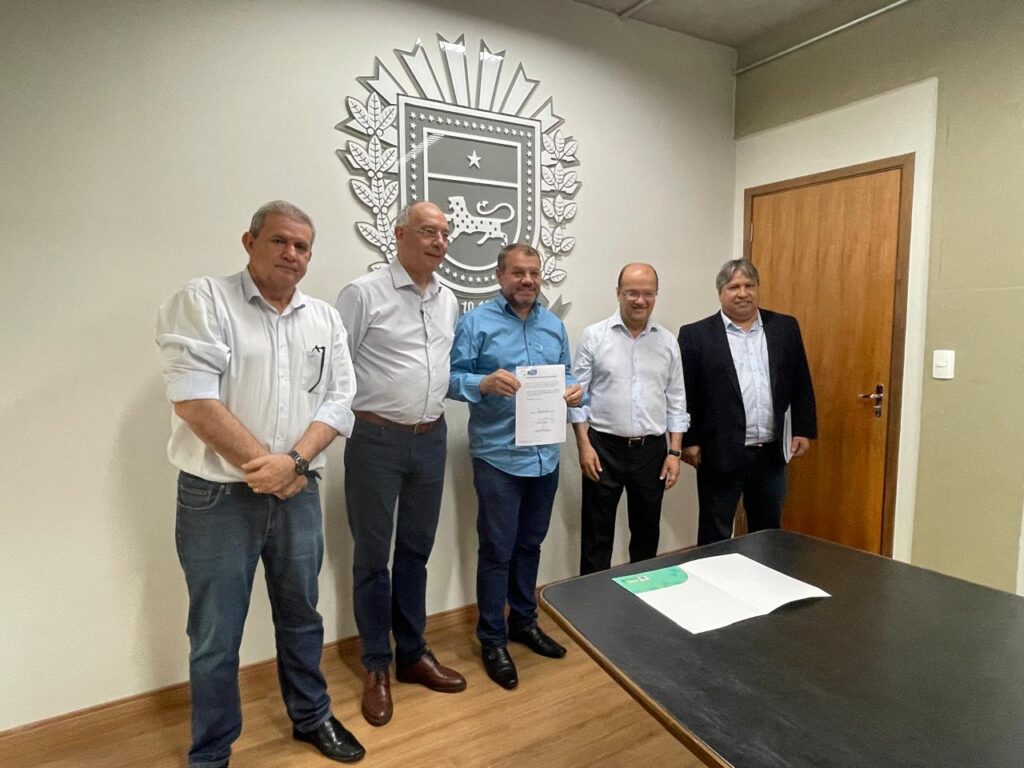 Donizete destaca conquista, junto ao Governo do Estado, de R$ 15 milhões para pavimentação asfáltica em Paranhos Donizete destaca conquista, junto ao Governo do Estado, de R$ 15 milhões para pavimentação asfáltica em Paranhos