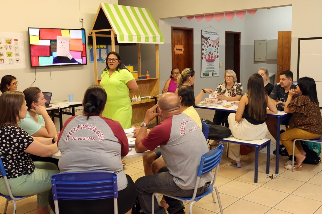 Prefeitura de Naviraí promove formação pedagógica aos professores R2 da Rede Municipal de Ensino