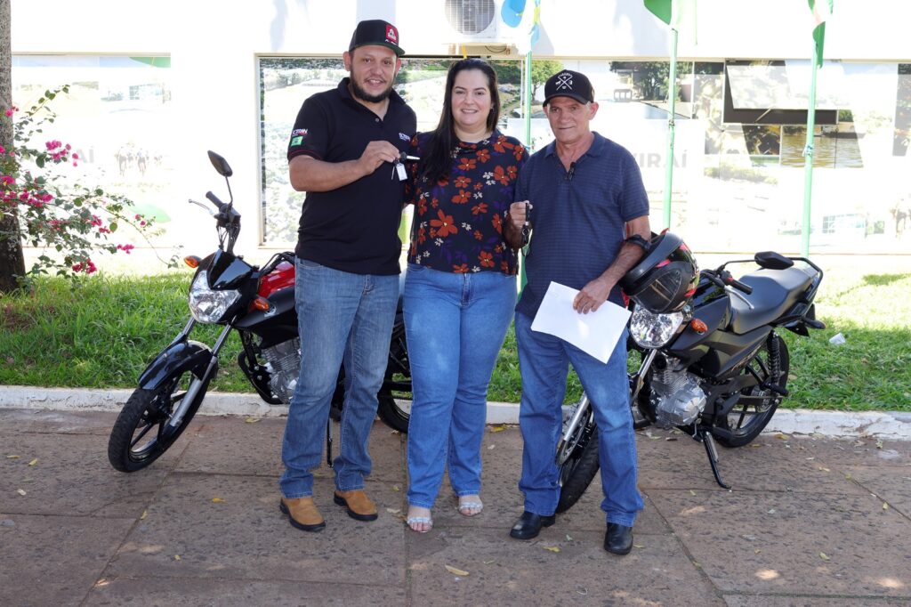 Campanha IPTU Premiado da Prefeitura de Naviraí entrega motos para contribuintes sorteados