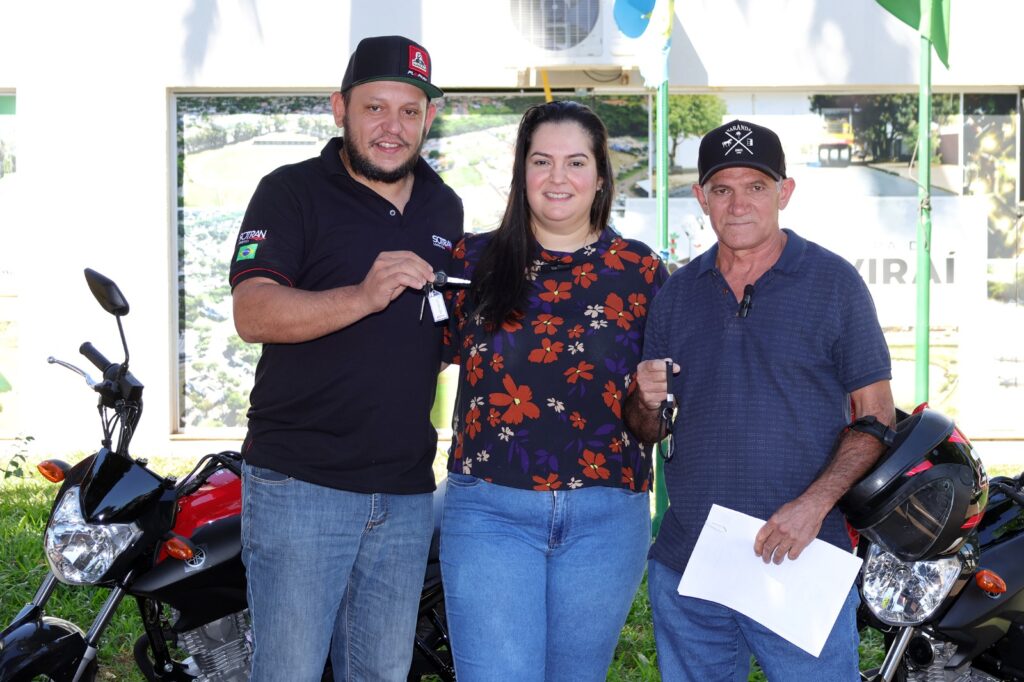 Campanha IPTU Premiado da Prefeitura de Naviraí entrega motos para contribuintes sorteados