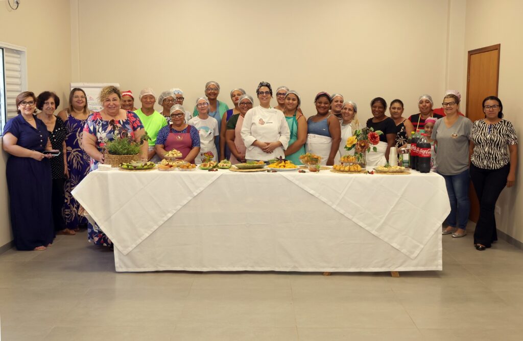 Ação do programa Cidade Empreendedora em Naviraí traz curso de preparo de salgadinhos para festas Ação do programa Cidade Empreendedora em Naviraí traz curso de preparo de salgadinhos para festas
