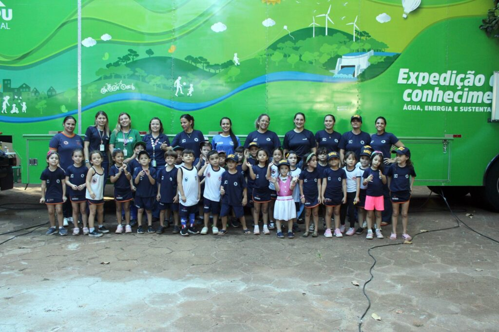 Em parceria com a Prefeitura, Naviraí recebeu o caminhão itinerante da Expedição do Conhecimento Em parceria com a Prefeitura, Naviraí recebeu o caminhão itinerante da Expedição do Conhecimento