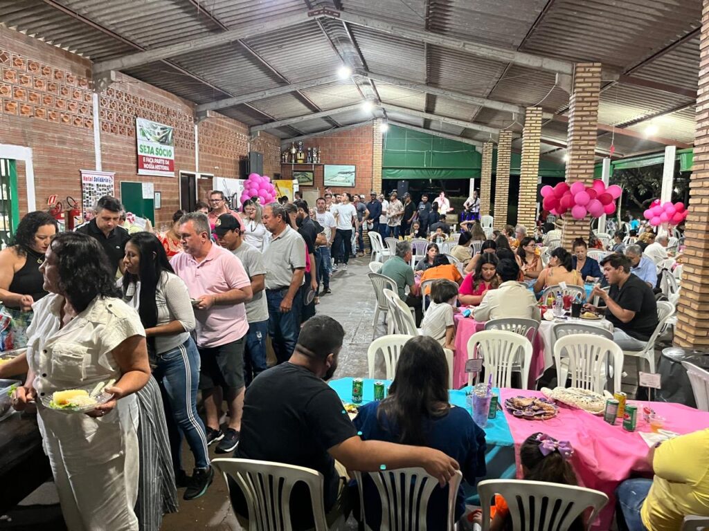Jantar de Dia das Mães no Clube Tereré é sucesso de público