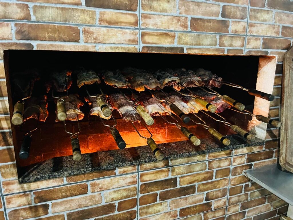 Jantar de Dia das Mães no Clube Tereré é sucesso de público