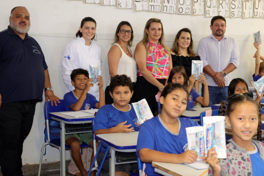 Prefeitura de Naviraí promoveu ações alusivas ao Dia "D" do Mais Saúde Bucal na Escola Prefeitura de Naviraí promoveu ações alusivas ao Dia "D" do Mais Saúde Bucal na Escola
