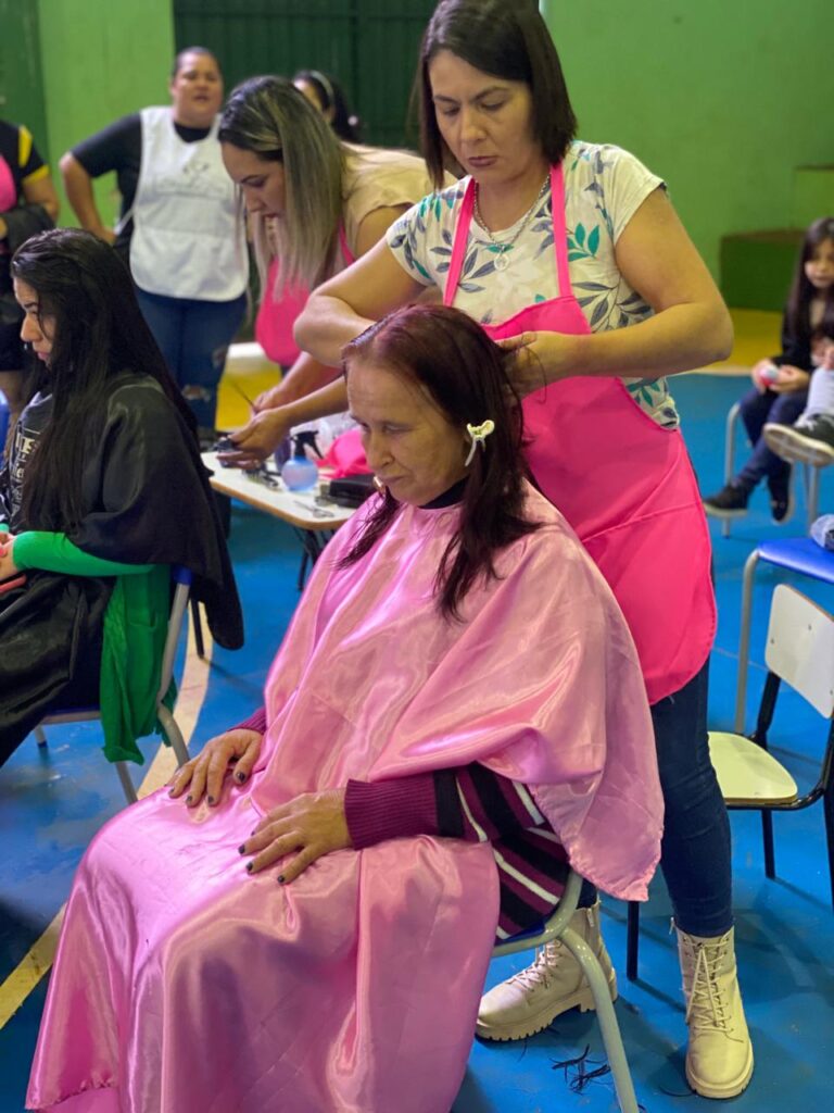 Prefeitura de Paranhos realiza Ação Social alusiva ao Dia das Mães Prefeitura de Paranhos realiza Ação Social alusiva ao Dia das Mães
