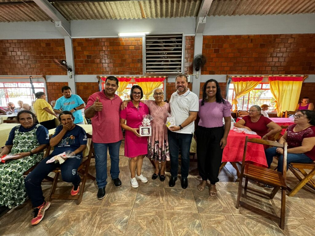 Centro Conviver do Idoso realiza comemoração para homenagear as mães em Paranhos Centro Conviver do Idoso realiza comemoração para homenagear as mães em Paranhos