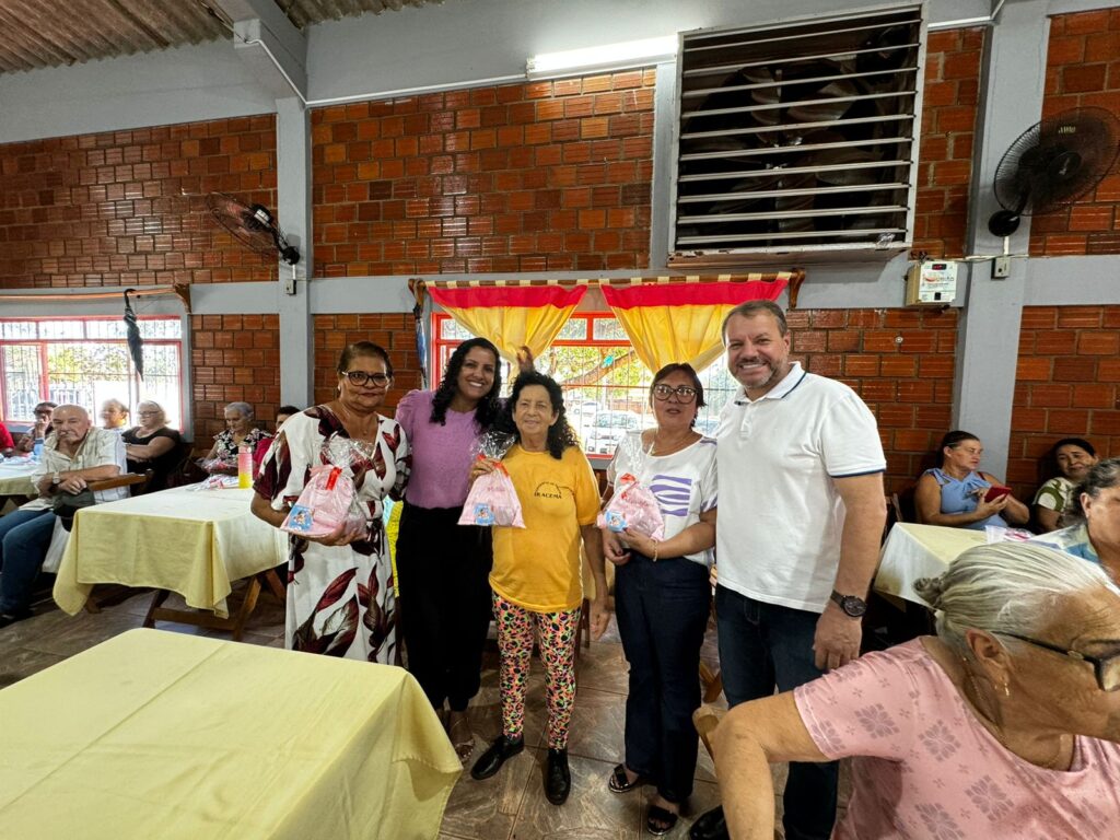 Centro Conviver do Idoso realiza comemoração para homenagear as mães em Paranhos Centro Conviver do Idoso realiza comemoração para homenagear as mães em Paranhos