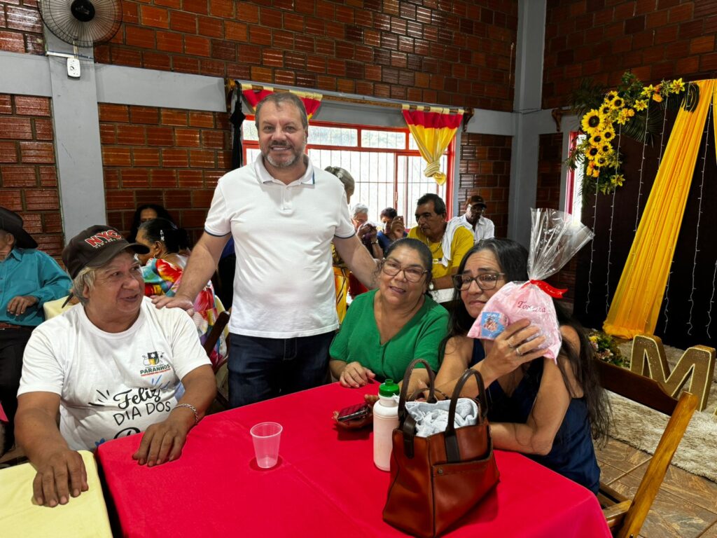 Centro Conviver do Idoso realiza comemoração para homenagear as mães em Paranhos Centro Conviver do Idoso realiza comemoração para homenagear as mães em Paranhos