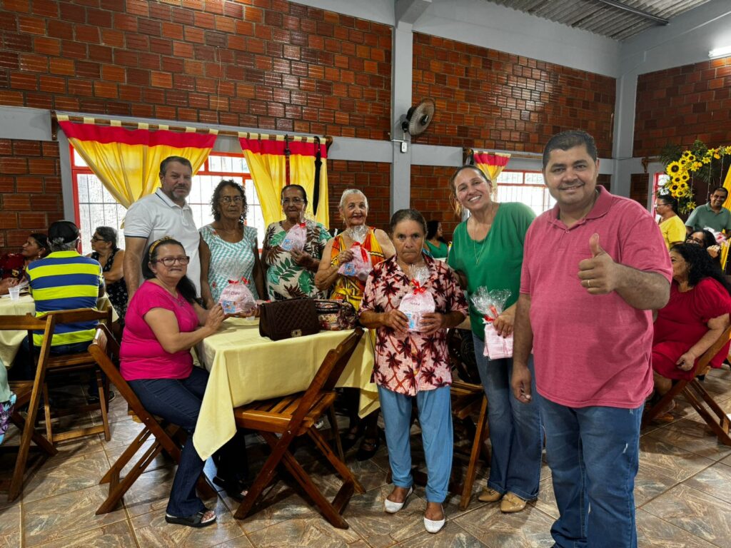 Centro Conviver do Idoso realiza comemoração para homenagear as mães em Paranhos Centro Conviver do Idoso realiza comemoração para homenagear as mães em Paranhos