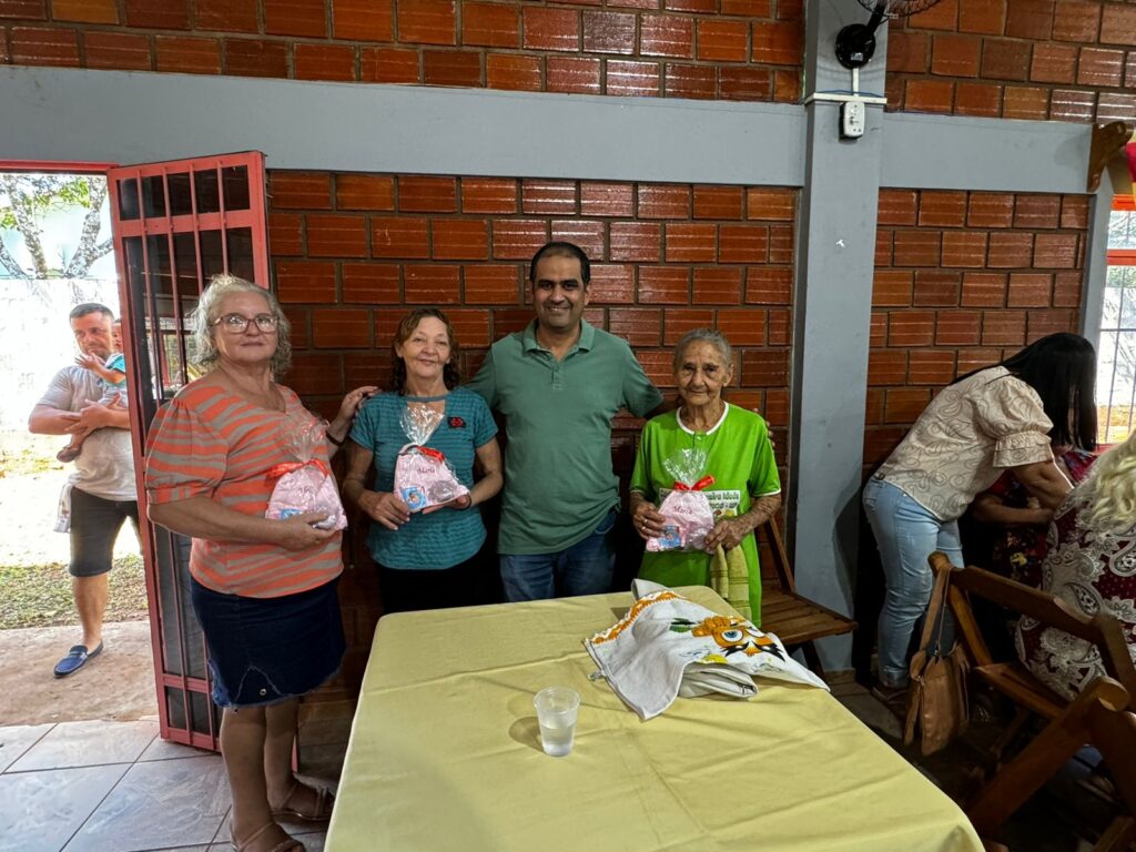Centro Conviver do Idoso realiza comemoração para homenagear as mães em Paranhos Centro Conviver do Idoso realiza comemoração para homenagear as mães em Paranhos