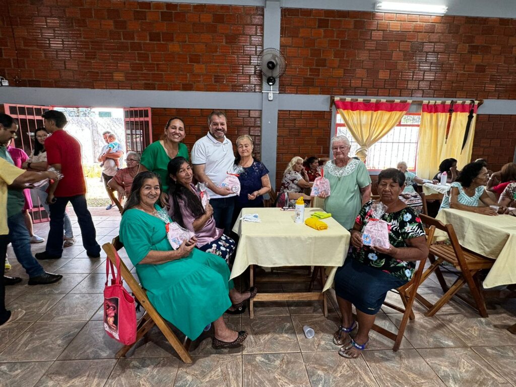 Centro Conviver do Idoso realiza comemoração para homenagear as mães em Paranhos Centro Conviver do Idoso realiza comemoração para homenagear as mães em Paranhos