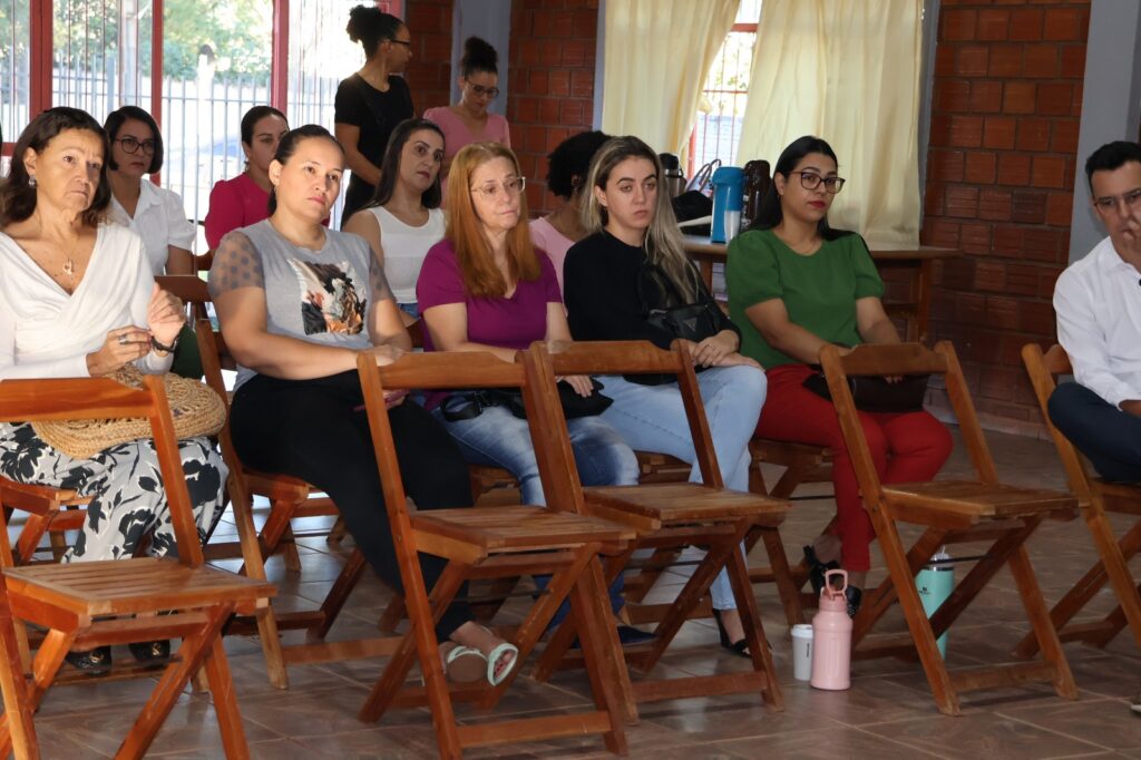 Prefeitura de Paranhos realiza capacitação para a Rede de Atendimento à Criança e ao Adolescente do município Prefeitura de Paranhos realiza capacitação para a Rede de Atendimento à Criança e ao Adolescente do município