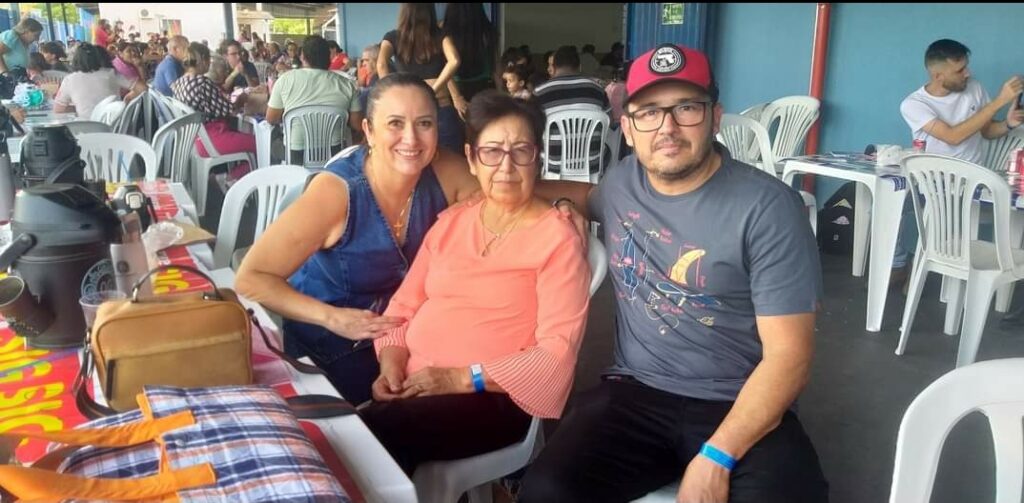 Festa do Dia das Mães da Rainho dos Apóstolos