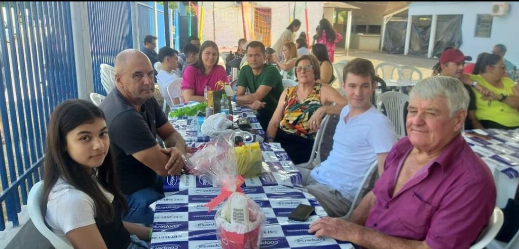 Festa do Dia das Mães da Rainho dos Apóstolos