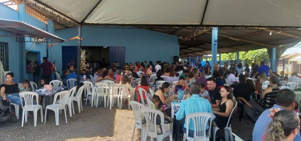 Festa do Dia das Mães da Rainho dos Apóstolos