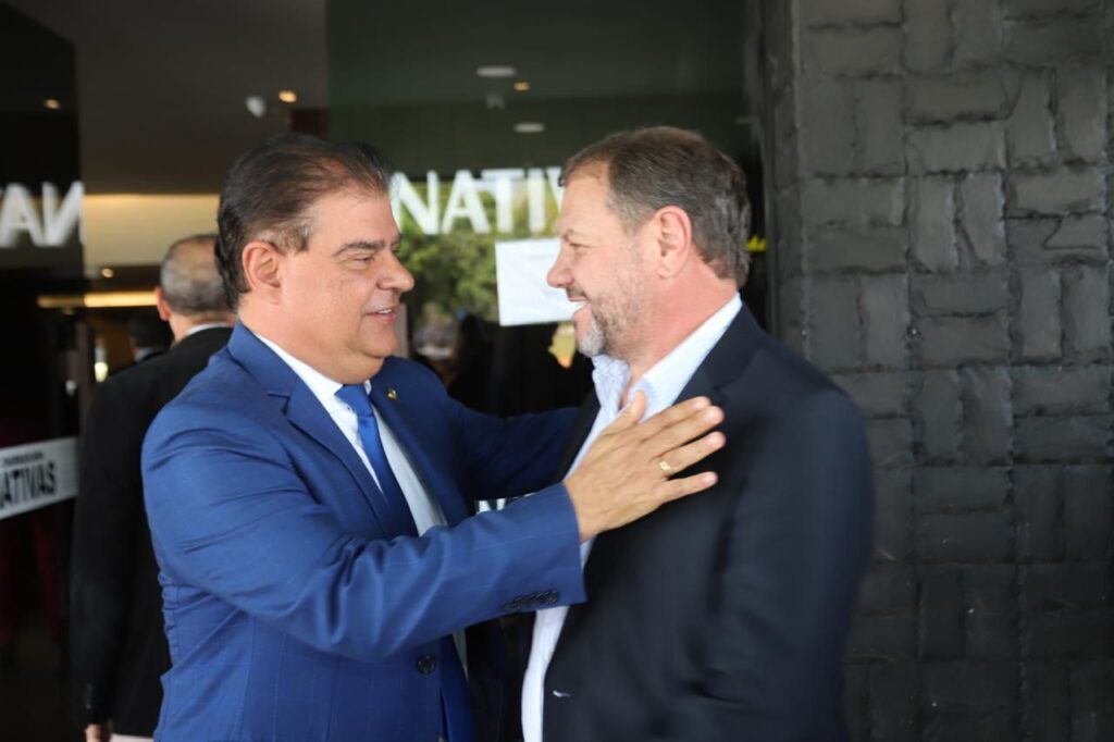 Prefeito de Paranhos, Donizete Viaro participa da 25ª edição da Marcha a Brasília em Defesa dos Municípios Prefeito de Paranhos, Donizete Viaro participa da 25ª edição da Marcha a Brasília em Defesa dos Municípios