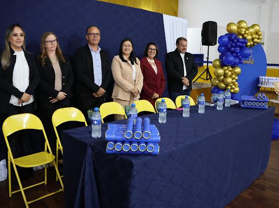 Prefeito Donizete prestigia formatura dos alunos do curso Normal Médio Prefeito Donizete prestigia formatura dos alunos do curso Normal Médio