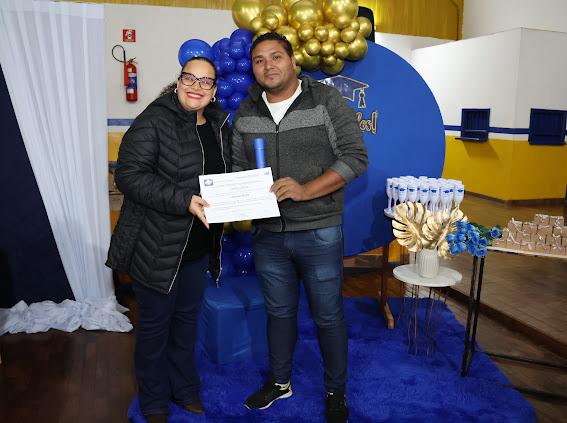 Prefeito Donizete prestigia formatura dos alunos do curso Normal Médio Prefeito Donizete prestigia formatura dos alunos do curso Normal Médio