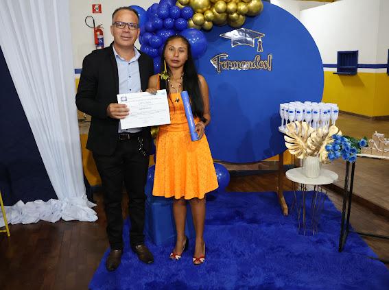 Prefeito Donizete prestigia formatura dos alunos do curso Normal Médio Prefeito Donizete prestigia formatura dos alunos do curso Normal Médio