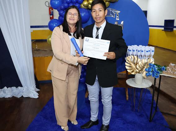 Prefeito Donizete prestigia formatura dos alunos do curso Normal Médio Prefeito Donizete prestigia formatura dos alunos do curso Normal Médio