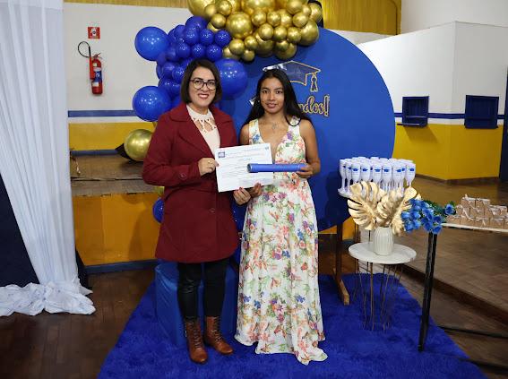 Prefeito Donizete prestigia formatura dos alunos do curso Normal Médio Prefeito Donizete prestigia formatura dos alunos do curso Normal Médio
