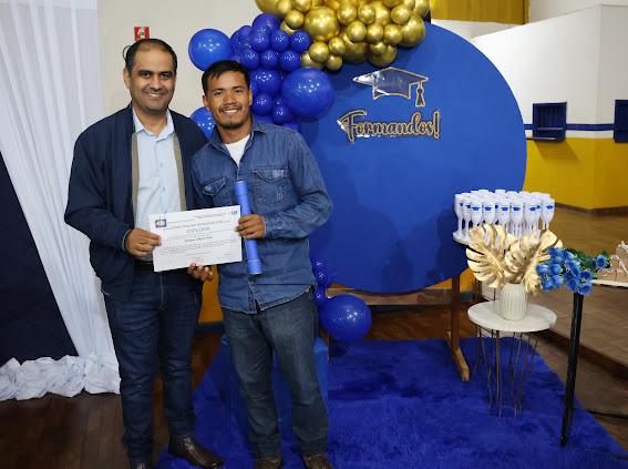 Prefeito Donizete prestigia formatura dos alunos do curso Normal Médio Prefeito Donizete prestigia formatura dos alunos do curso Normal Médio