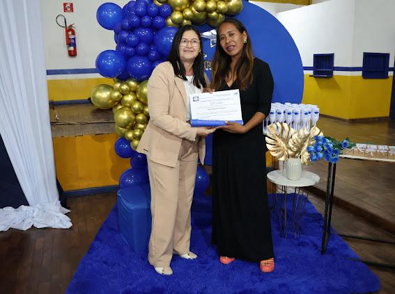Prefeito Donizete prestigia formatura dos alunos do curso Normal Médio Prefeito Donizete prestigia formatura dos alunos do curso Normal Médio