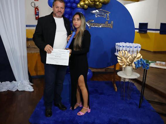 Prefeito Donizete prestigia formatura dos alunos do curso Normal Médio Prefeito Donizete prestigia formatura dos alunos do curso Normal Médio