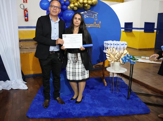 Prefeito Donizete prestigia formatura dos alunos do curso Normal Médio Prefeito Donizete prestigia formatura dos alunos do curso Normal Médio