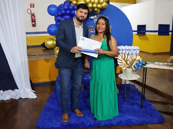 Prefeito Donizete prestigia formatura dos alunos do curso Normal Médio Prefeito Donizete prestigia formatura dos alunos do curso Normal Médio