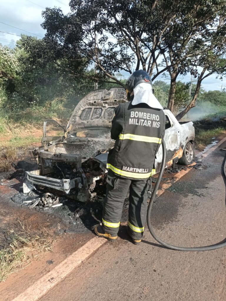Em Amambai, Corpo de Bombeiros atende ocorrência de incêndio em veículo de família Em Amambai, Corpo de Bombeiros atende ocorrência de incêndio em veículo de família