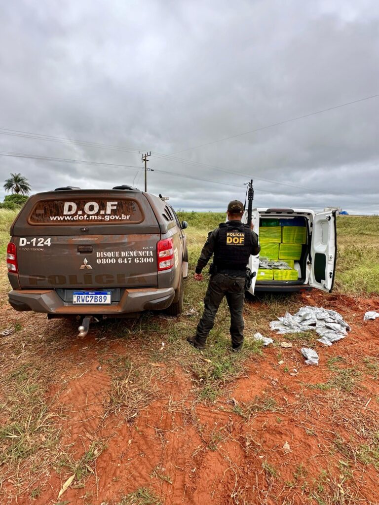 Veículo furtado em Minas Gerais é recuperado pelo DOF em Tacuru com mais de 350 quilos de drogas Veículo furtado em Minas Gerais é recuperado pelo DOF em Tacuru com mais de 350 quilos de drogas