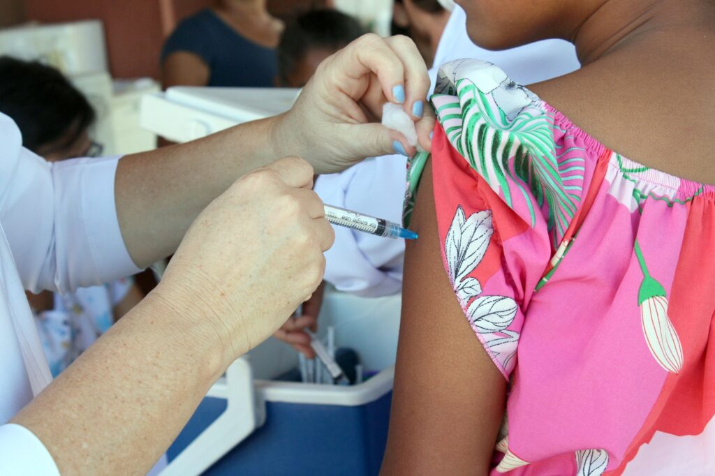 Vacinação contra a gripe em Naviraí é ampliada para todas as pessoas acima de 6 meses de idade Vacinação contra a gripe em Naviraí é ampliada para todas as pessoas acima de 6 meses de idade