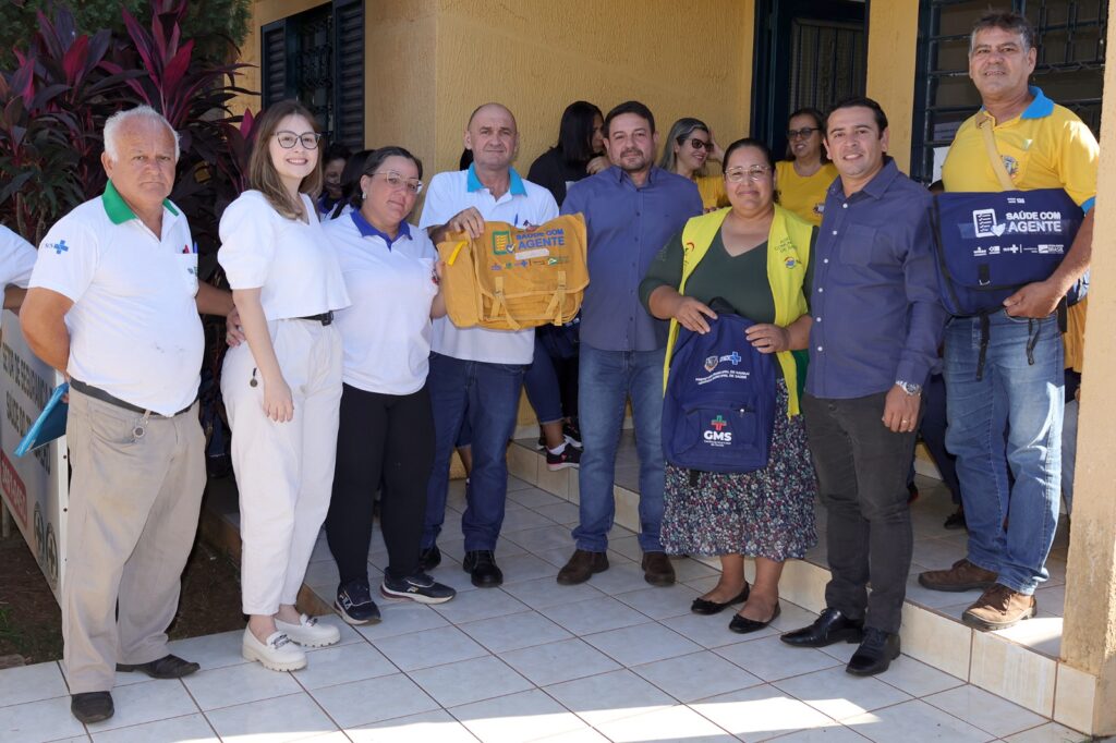 Setor de Segurança do Trabalho da Prefeitura de Naviraí entrega kits operacionais e jalecos a servidores da Saúde Setor de Segurança do Trabalho da Prefeitura de Naviraí entrega kits operacionais e jalecos a servidores da Saúde