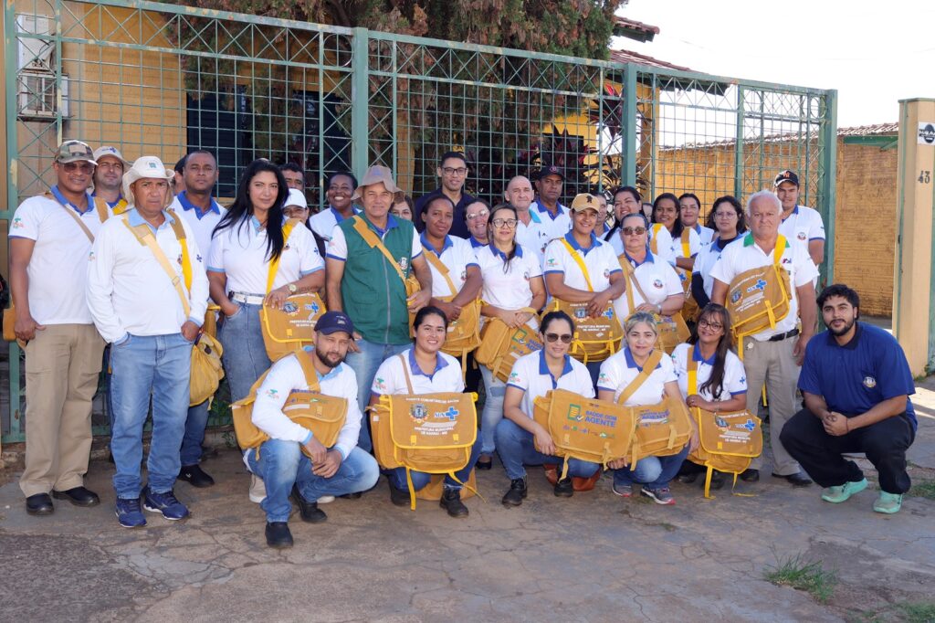 Setor de Segurança do Trabalho da Prefeitura de Naviraí entrega kits operacionais e jalecos a servidores da Saúde Setor de Segurança do Trabalho da Prefeitura de Naviraí entrega kits operacionais e jalecos a servidores da Saúde