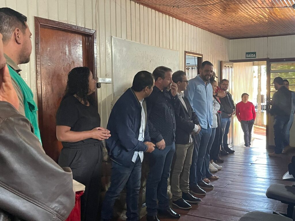 Prefeitura e Câmara participaram de devocional nesta segunda-feira (03) em Paranhos Prefeitura e Câmara participaram de devocional nesta segunda-feira (03) em Paranhos
