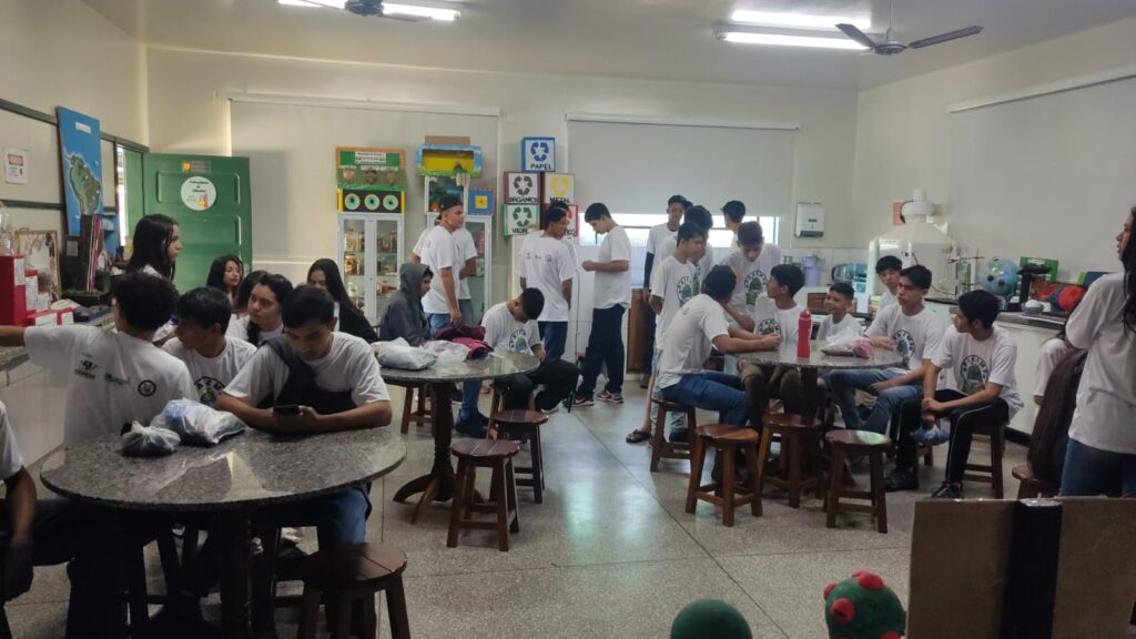 Alunos da E.M. Dr. Mitsuro Saito participaram do "Projeto de Ações Ecológicas" em Paranhos Alunos da E.M. Dr. Mitsuro Saito participaram do "Projeto de Ações Ecológicas" em Paranhos