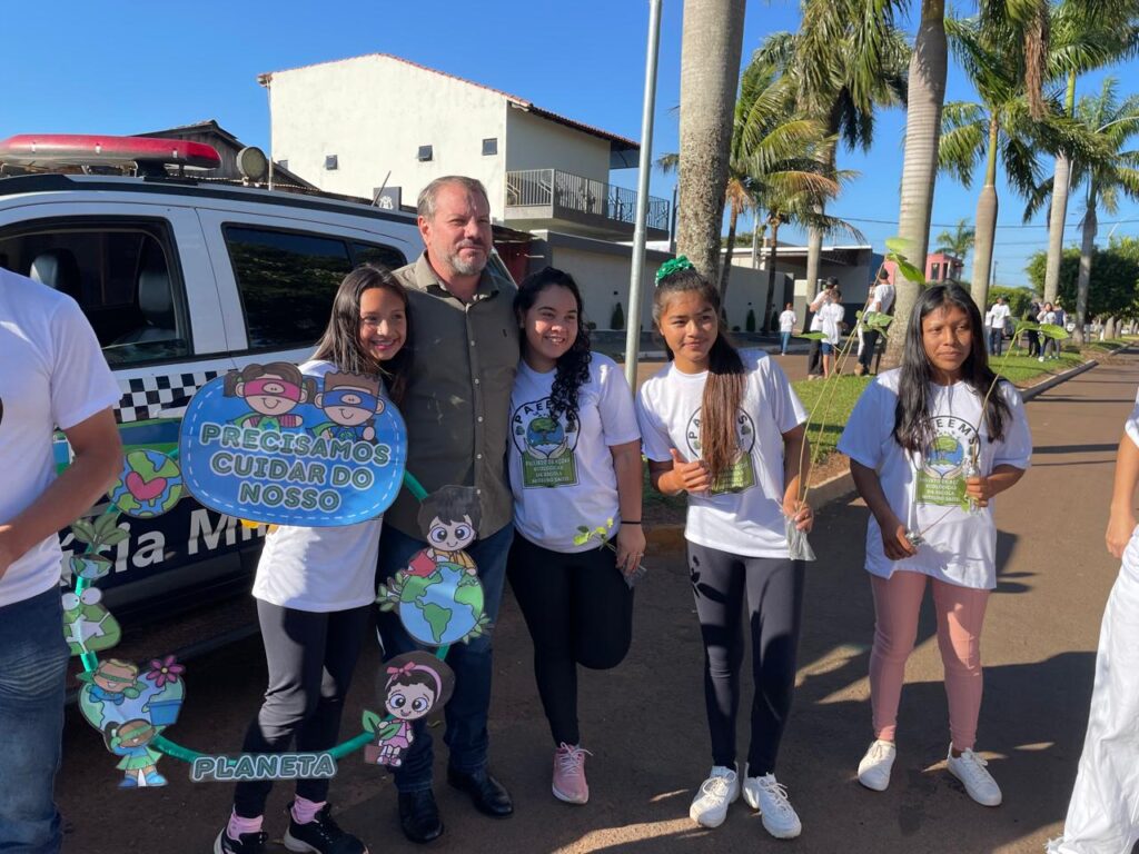 Alunos da E.M. Dr. Mitsuro Saito participaram do "Projeto de Ações Ecológicas" em Paranhos Alunos da E.M. Dr. Mitsuro Saito participaram do "Projeto de Ações Ecológicas" em Paranhos