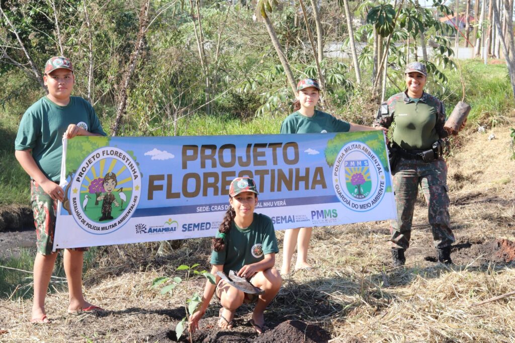 Plantio e distribuição de mudas marcam mais um dia da programação especial de Meio Ambiente em Amambai Plantio e distribuição de mudas marcam mais um dia da programação especial de Meio Ambiente em Amambai