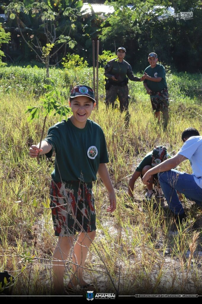 Plantio e distribuição de mudas marcam mais um dia da programação especial de Meio Ambiente em Amambai Plantio e distribuição de mudas marcam mais um dia da programação especial de Meio Ambiente em Amambai