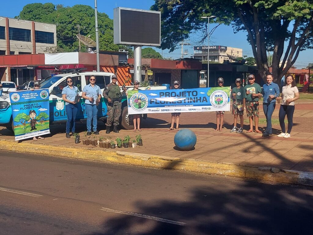 Plantio e distribuição de mudas marcam mais um dia da programação especial de Meio Ambiente em Amambai Plantio e distribuição de mudas marcam mais um dia da programação especial de Meio Ambiente em Amambai