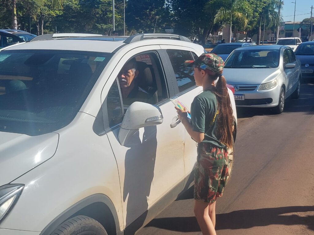 Plantio e distribuição de mudas marcam mais um dia da programação especial de Meio Ambiente em Amambai Plantio e distribuição de mudas marcam mais um dia da programação especial de Meio Ambiente em Amambai