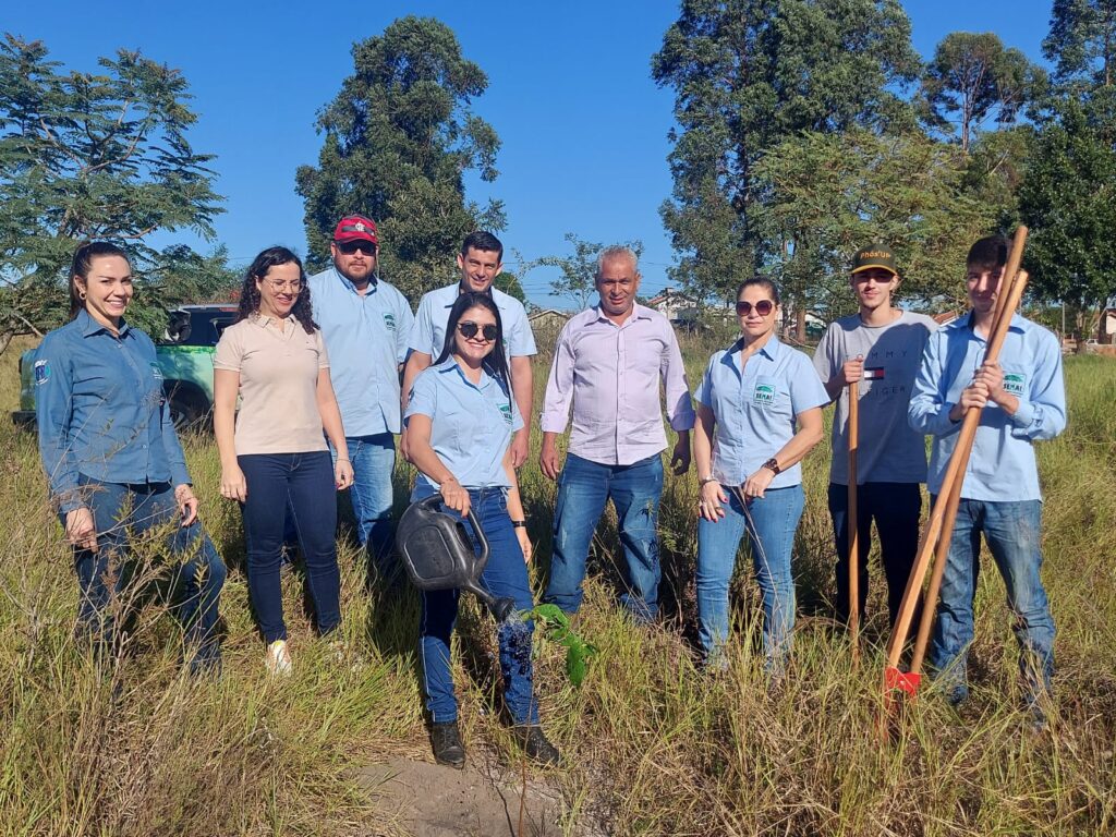 Plantio e distribuição de mudas marcam mais um dia da programação especial de Meio Ambiente em Amambai Plantio e distribuição de mudas marcam mais um dia da programação especial de Meio Ambiente em Amambai