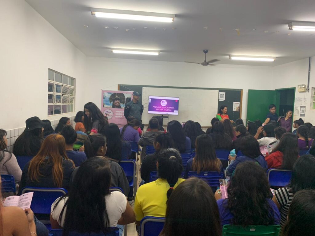 Programa Mulher Segura Indígena da Polícia Militar realiza palestra para alunas das Escolas Municipal e Estadual Indígena Mbo’Eroy Guarani-Kaiowa