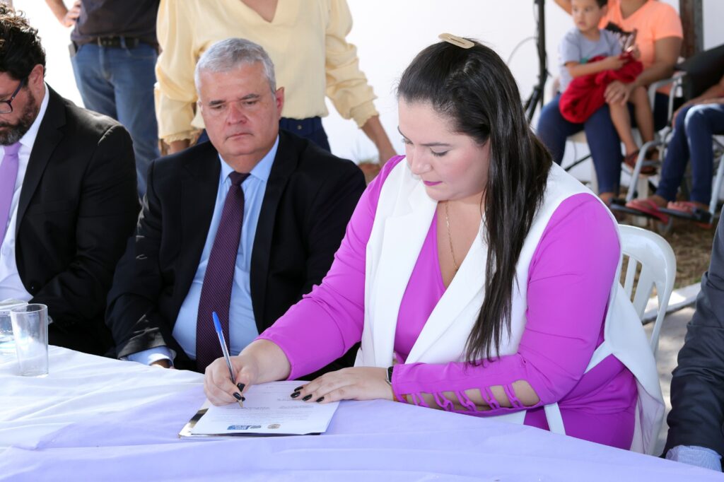 Sala Lilás do Plantão da Polícia Civil em Naviraí é inaugurada Sala Lilás do Plantão da Polícia Civil em Naviraí é inaugurada